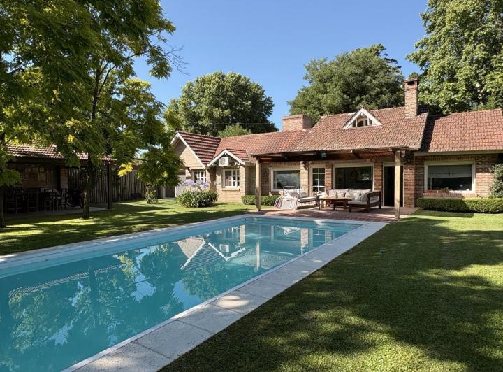 Casa · 150m² · 4 Ambientes · 1 Cochera