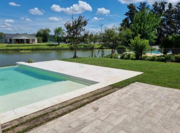 Casa · 200m² · 4 Ambientes · 1 Cochera