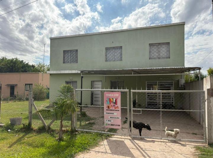 Casa · 246m² · 7 Ambientes · 2 Cocheras