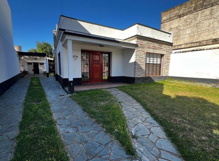 Casa · 110m² · 3 Ambientes · 5 Cocheras