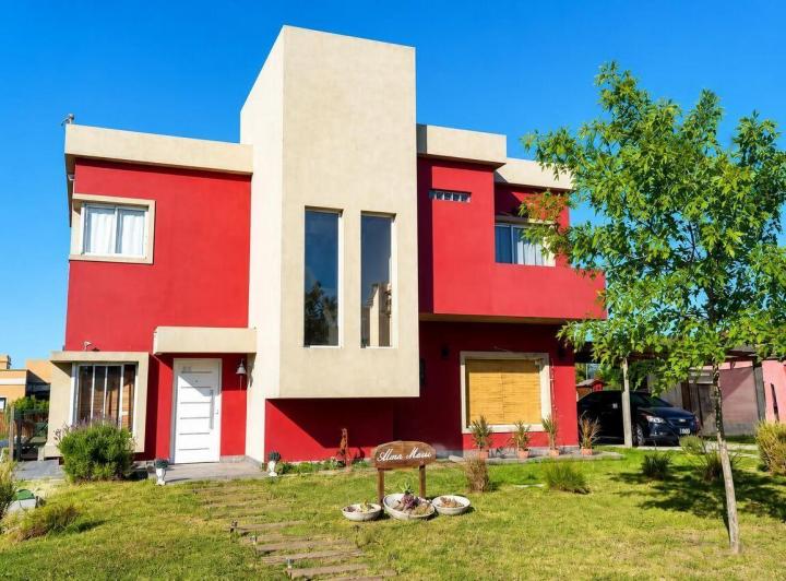 Casa · 200m² · 4 Ambientes · 2 Cocheras