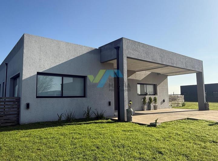 Casa · 230m² · 3 Ambientes · 2 Cocheras
