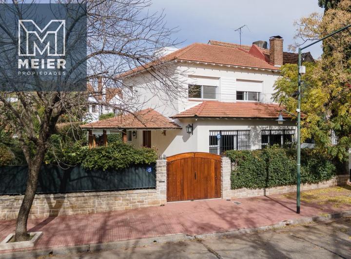 Casa · 295m² · 5 Ambientes · 2 Cocheras