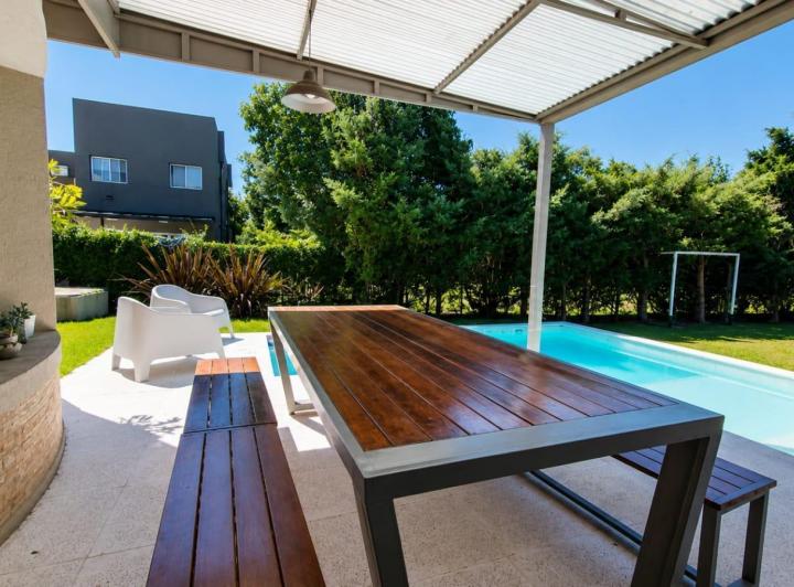 Casa · 600m² · 5 Ambientes · 2 Cocheras