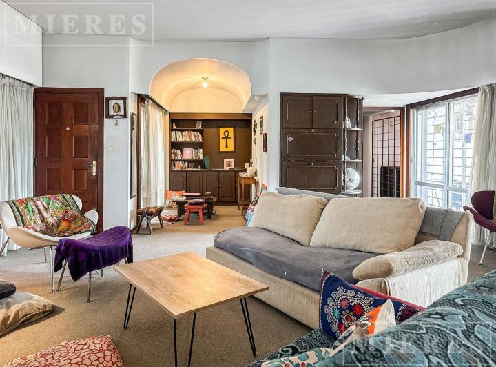 Casa · 248m² · 4 Ambientes · 1 Cochera