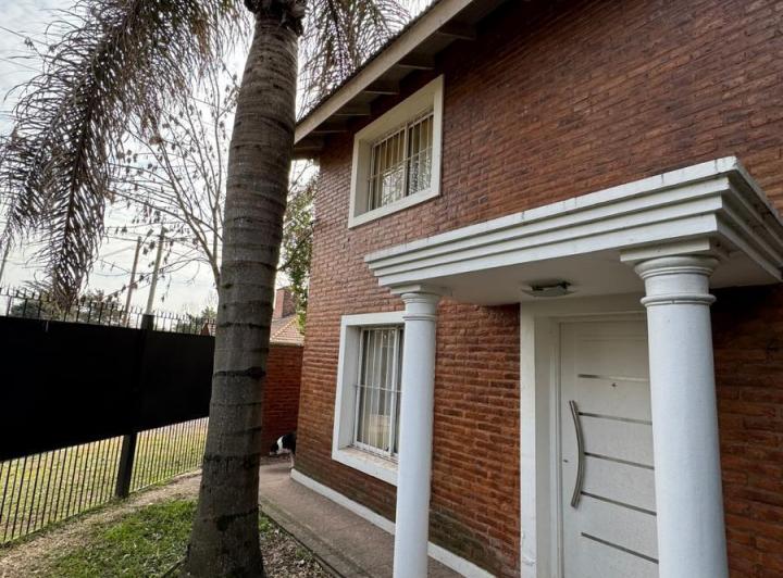 Casa · 180m² · 6 Ambientes · 2 Cocheras