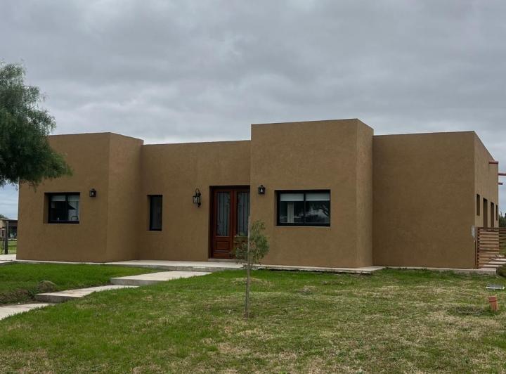 Casa · 135m² · 5 Ambientes · 2 Cocheras