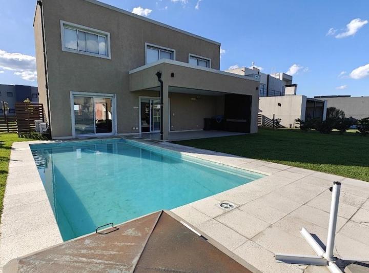 Casa · 175m² · 4 Ambientes · 2 Cocheras