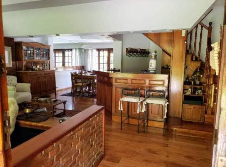 Casa · 250m² · 4 Ambientes · 2 Cocheras