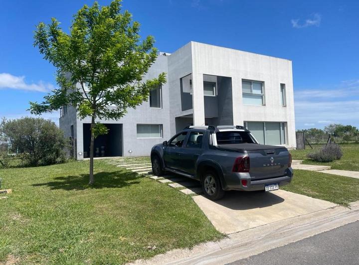 Casa · 266m² · 1 Ambiente · 1 Cochera