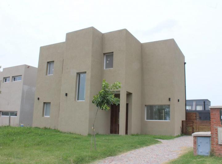 Casa · 141m² · 4 Ambientes
