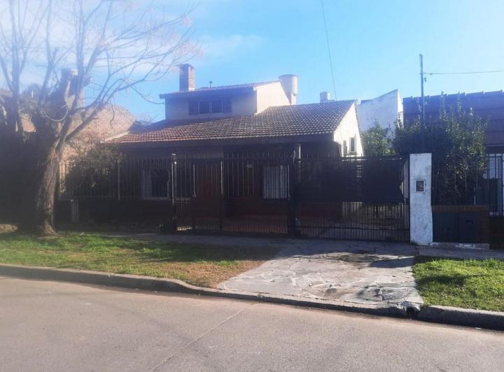 Casa · 130m² · 5 Ambientes · 1 Cochera