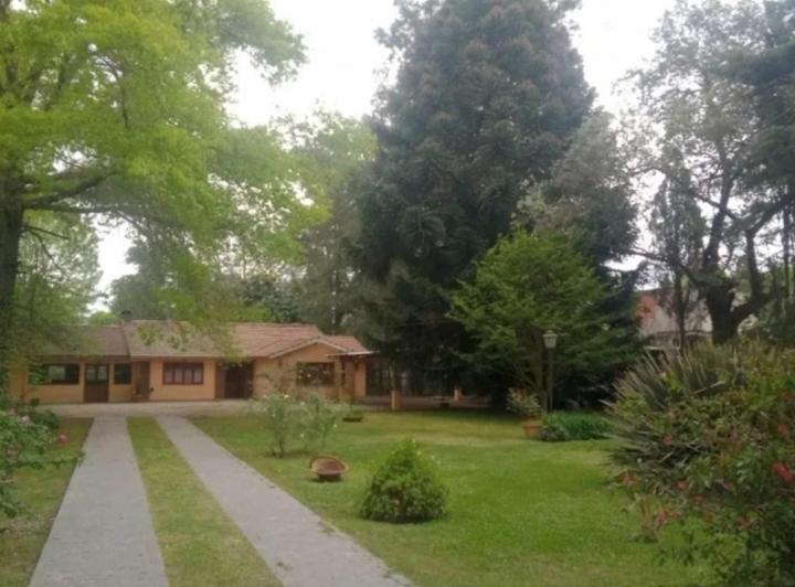 Casa · 200m² · 4 Ambientes · 2 Cocheras