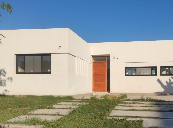 Casa · 131m² · 4 Ambientes · 2 Cocheras