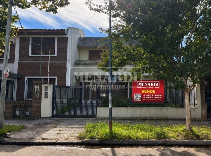 Casa · 429m² · 3 Ambientes · 2 Cocheras