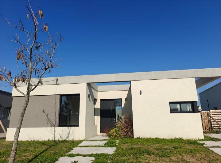 Casa · 120m² · 4 Ambientes · 2 Cocheras