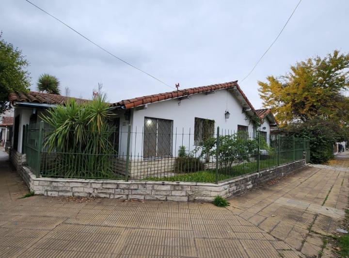 Casa · 143m² · 4 Ambientes · 2 Cocheras