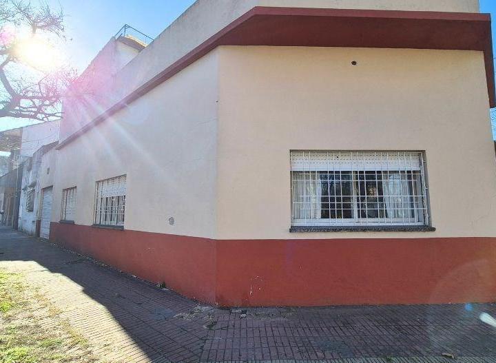 Casa · 120m² · 4 Ambientes · 2 Cocheras