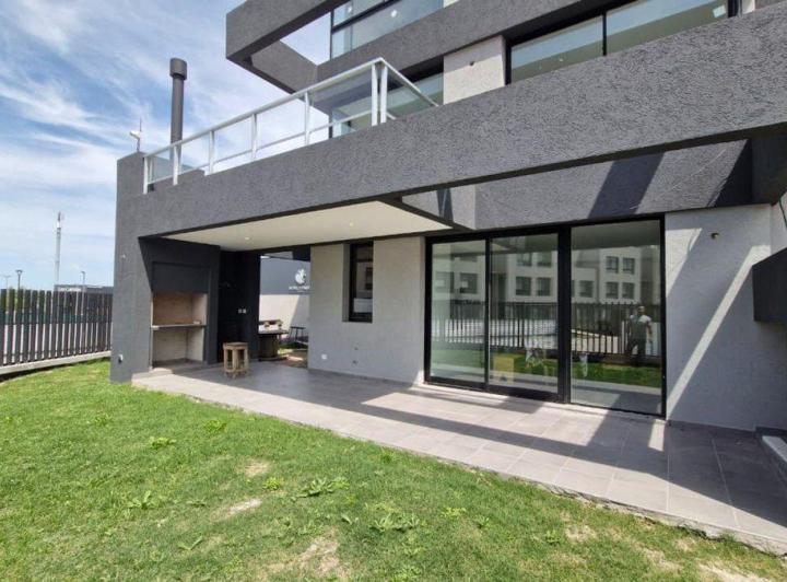 Casa · 110m² · 4 Ambientes · 1 Cochera
