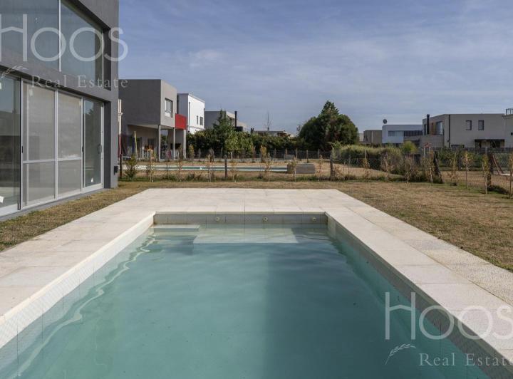 Casa · 299m² · 4 Ambientes · 2 Cocheras