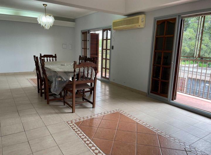 Casa · 400m² · 4 Ambientes · 1 Cochera
