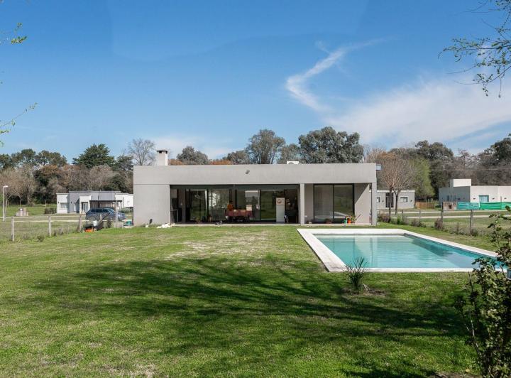 Casa · 128m² · 4 Ambientes · 2 Cocheras