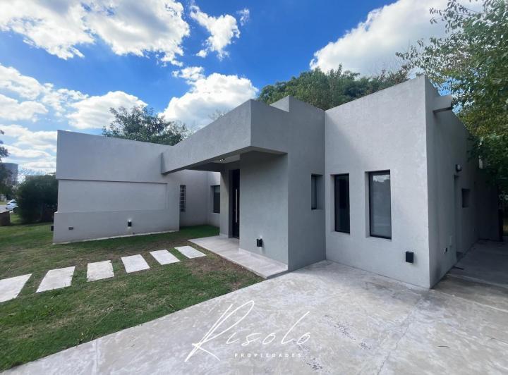 Casa · 170m² · 5 Ambientes · 4 Cocheras