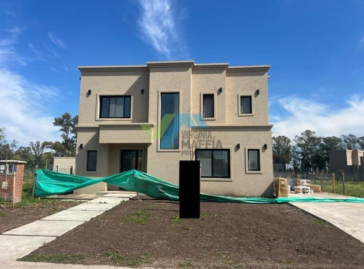 Casa · 14700m² · 5 Ambientes