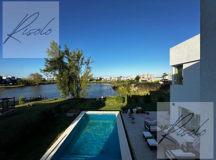Casa · 240m² · 5 Ambientes