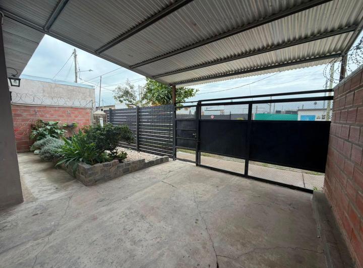 Casa · 77m² · 4 Ambientes · 1 Cochera