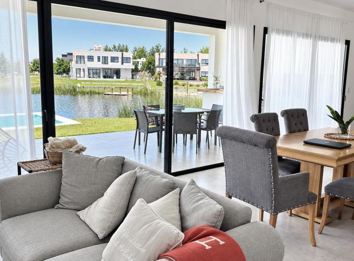 Casa · 155m² · 4 Ambientes · 4 Cocheras
