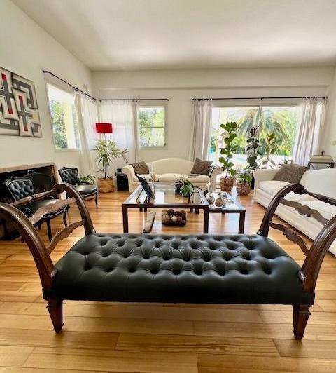 Casa · 350m² · 4 Ambientes · 2 Cocheras