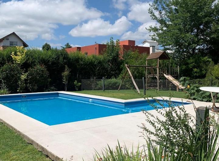 Casa · 2m² · 4 Ambientes · 1 Cochera