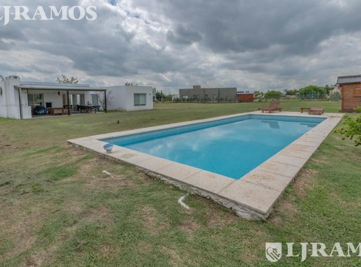 Casa · 121m² · 5 Ambientes · 2 Cocheras