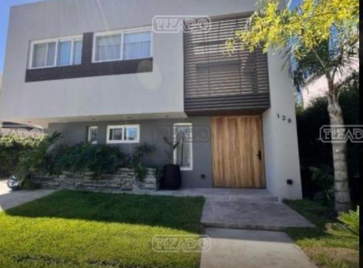 Casa · 258m² · 6 Ambientes · 1 Cochera