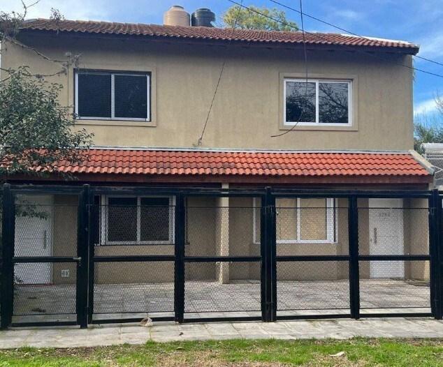 Casa · 96m² · 3 Ambientes · 1 Cochera