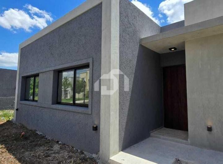 Casa · 160m² · 4 Ambientes · 2 Cocheras