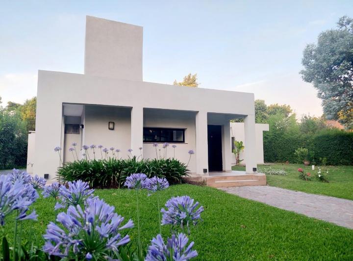 Casa · 140m² · 4 Ambientes · 3 Cocheras