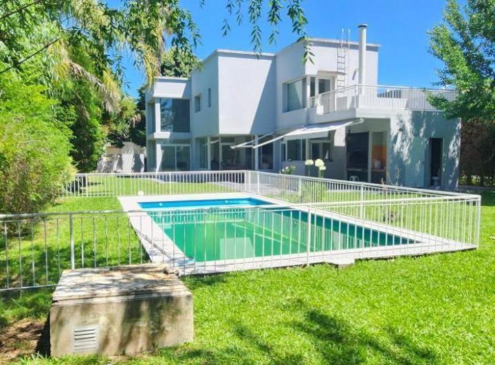 Casa · 224m² · 5 Ambientes · 3 Cocheras