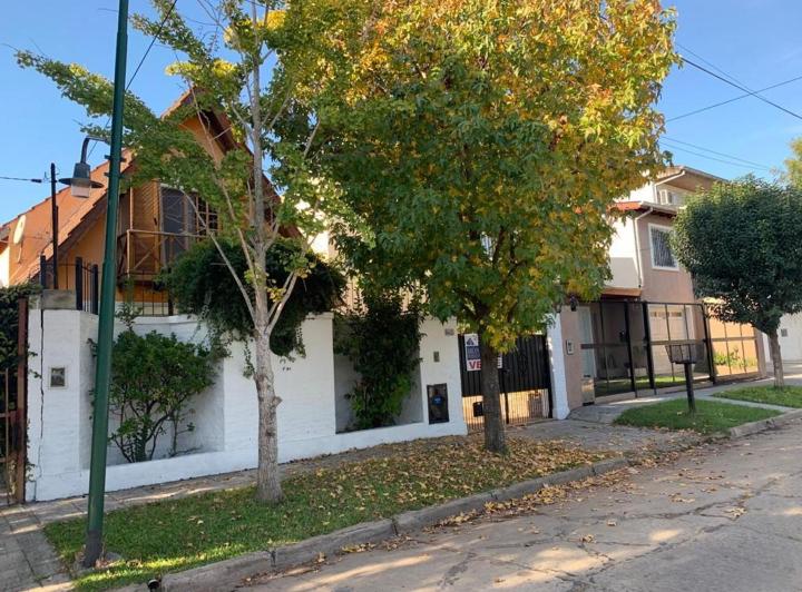 Casa · 117m² · 4 Ambientes · 2 Cocheras
