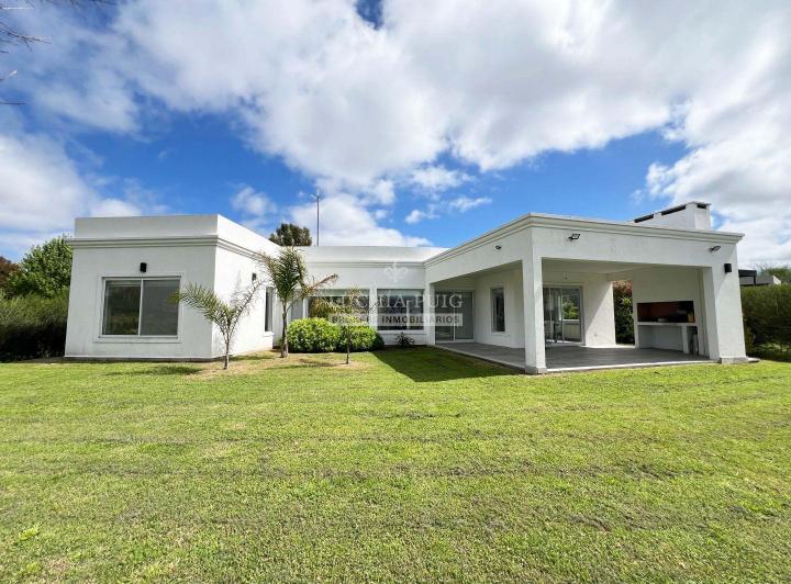 Casa · 158m² · 4 Ambientes · 2 Cocheras
