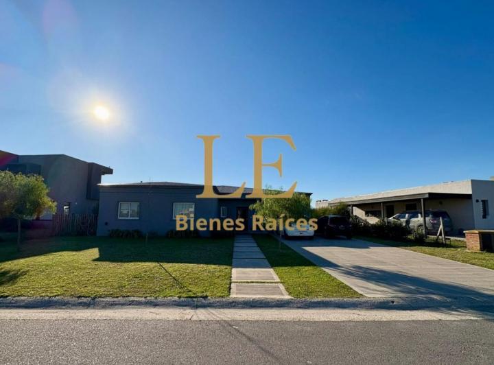 Casa · 200m² · 4 Ambientes · 4 Cocheras