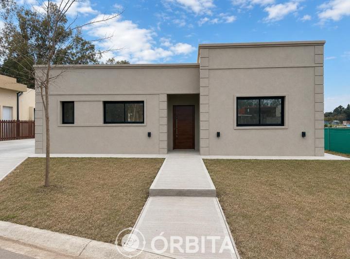 Casa · 130m² · 4 Ambientes · 2 Cocheras