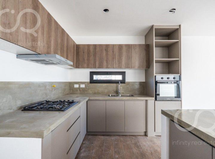 Casa · 140m² · 4 Ambientes · 2 Cocheras