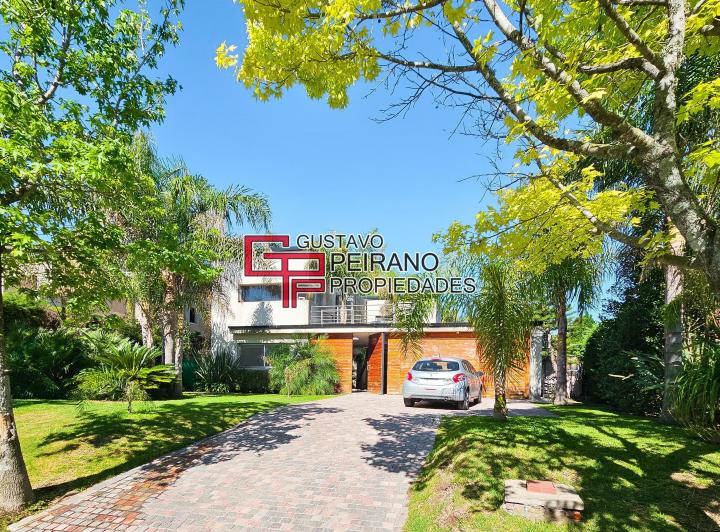 Casa · 299m² · 3 Dormitorios · 1 Cochera