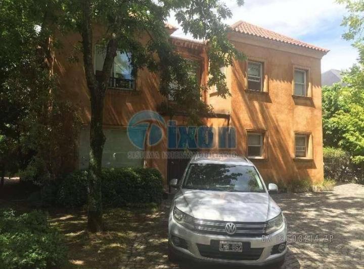 Casa · 276m² · 3 Dormitorios · 1 Cochera