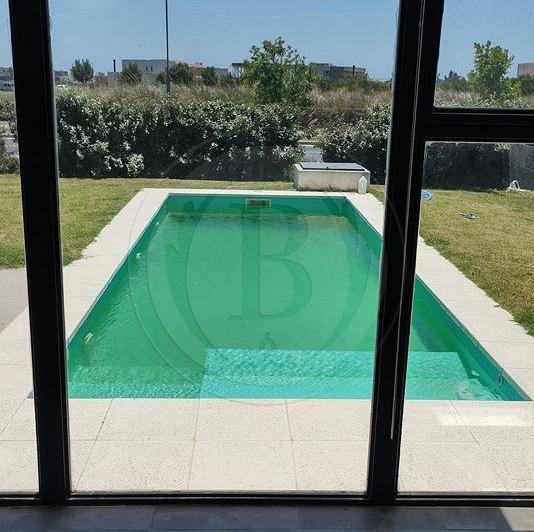 Casa · 224m² · 4 Ambientes · 4 Cocheras