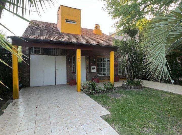 Casa · 129m² · 4 Ambientes · 1 Cochera