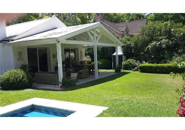 Casa · 260m² · 4 Ambientes · 2 Cocheras