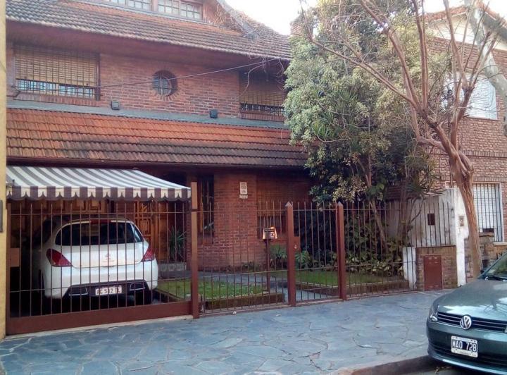 Casa · 290m² · 5 Ambientes · 2 Cocheras